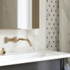 24897-calacattawhite-poler-89-8x179-8_calacatta-mozaika-cieta-mix-poler-23-6x25-2_barro-nero-898x1798_detal Плитка підлогова Calacatta SZKL RECT POL 59,8x119,8 код 2505 Ceramika Paradyz